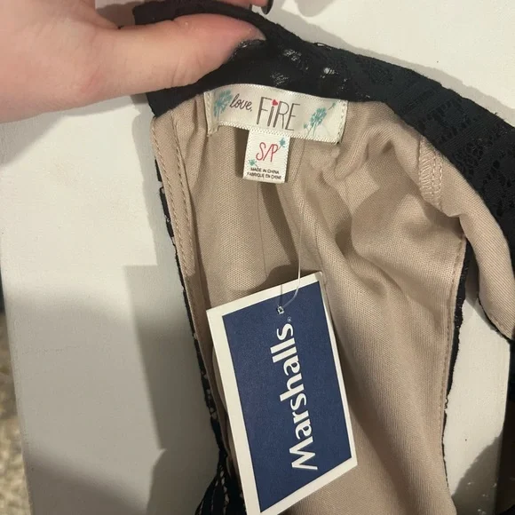 {love, Fire} Black Lace Floral Sleeveless Blouse - Picture 3 of 3